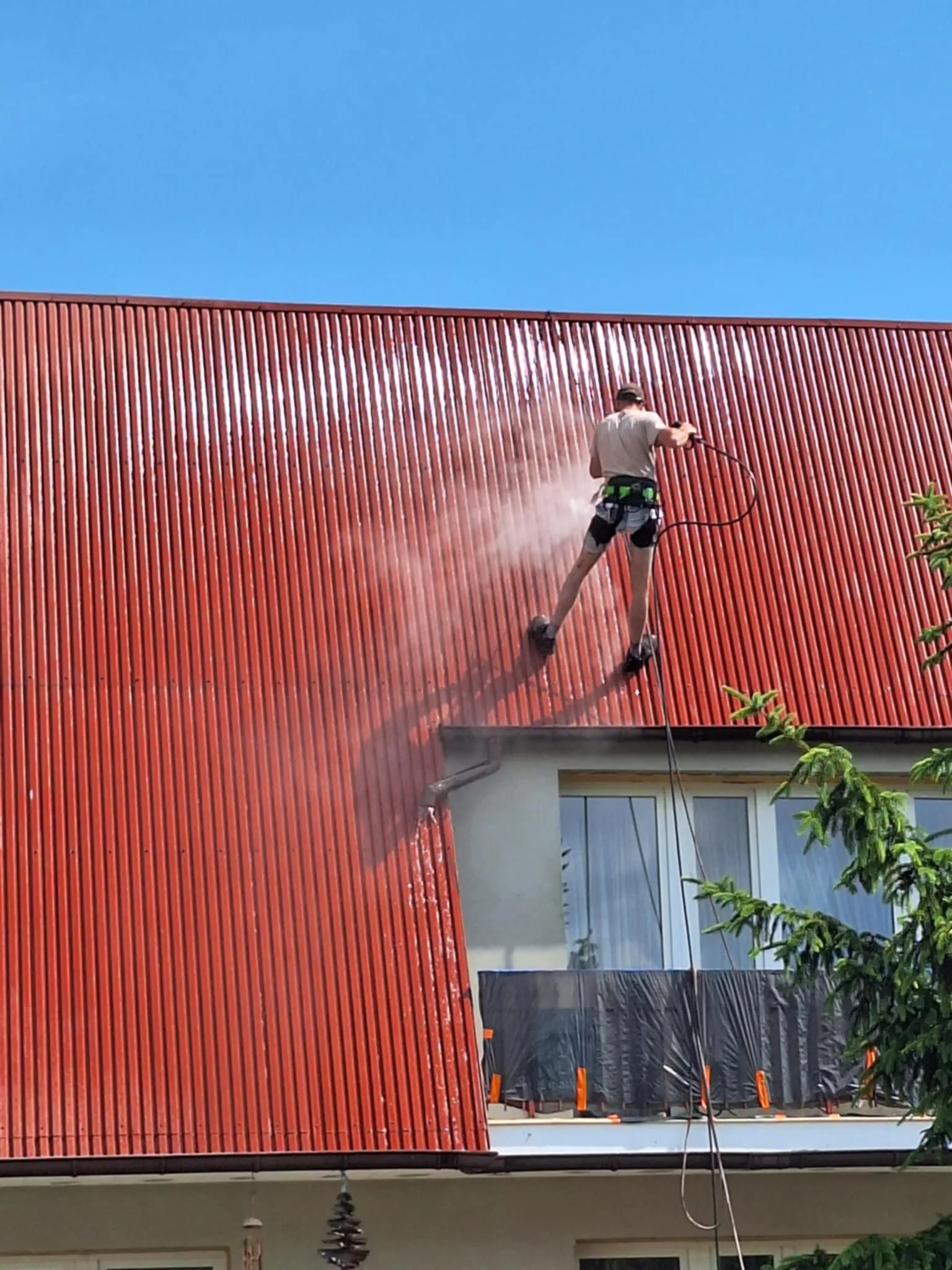 Realizacja Alpistom - wycinka drzew i malowanie dachów